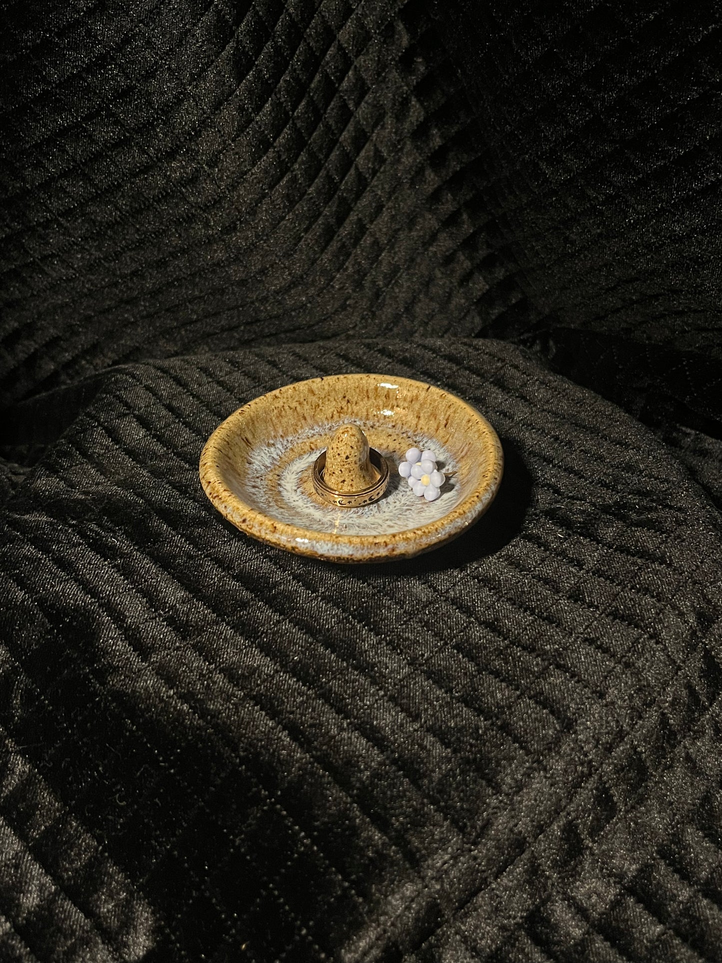 ceramic ring holder
